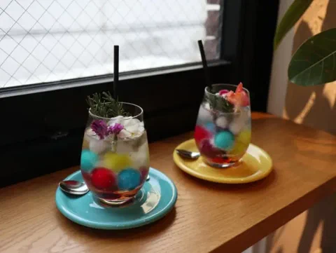 Jelly soda, con cubos de gelatina de colores adentro
