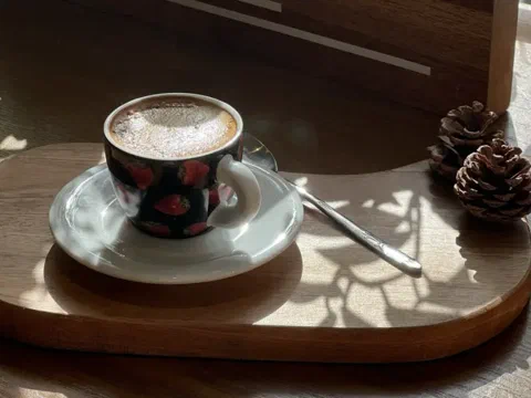 Gibraltar, servido en su vaso característico