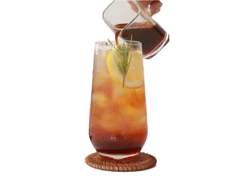 Té Assam con panela, servido con hielo