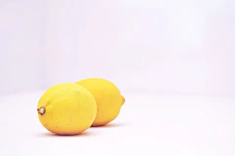 Dos limones amarillos